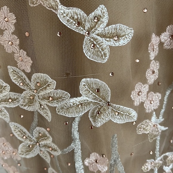 Mac Duggal
Sweetheart Neck Corset Bodice Floral Embroidered Sheath Gown - Picture 10 of 15